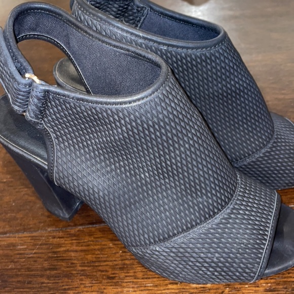 Women’s 8.5 Black 4 inch open toe heels. Great used condition. - Picture 7 of 11